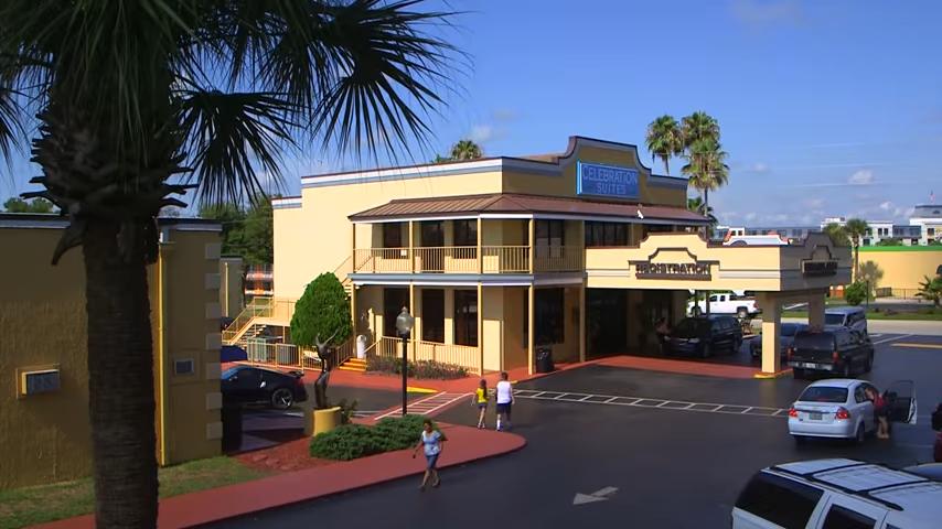 Hospedagem no Celebration Suites em Orlando nos Estados Unidos (Foto: Reprodução/ YouTube)