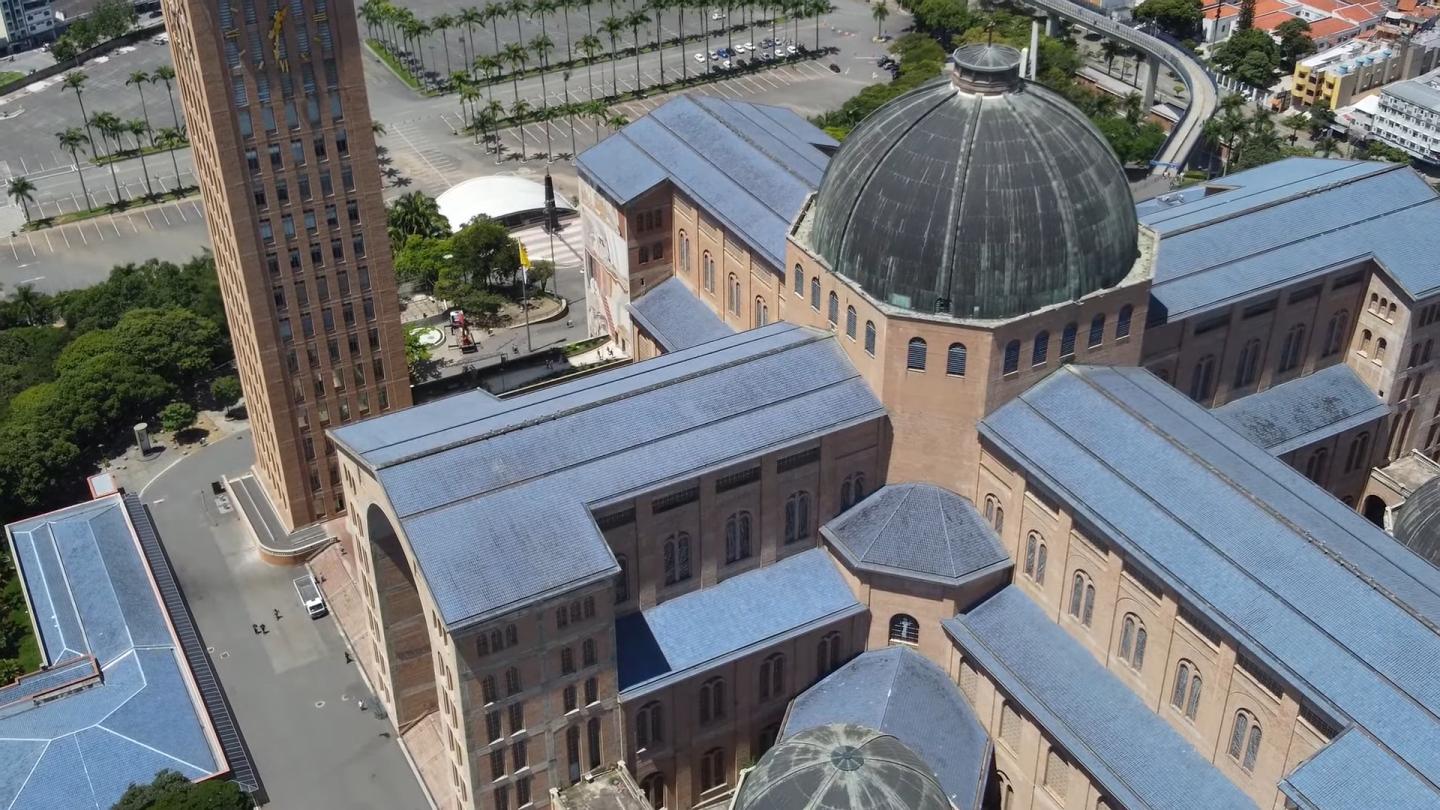 Basílica é o ponto turístico de Aparecida no Vale do Paraíba (Foto: Reprodução/ YouTube)
