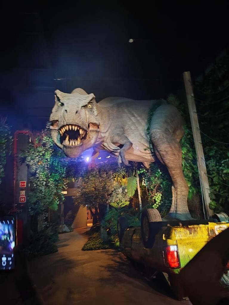 Jurassic Park Burger no Golden Square Shopping. O Parque dos Dinossauros no ABC