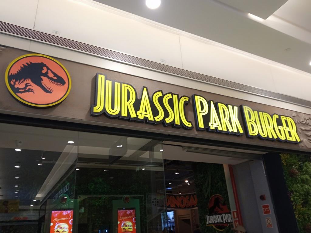 Jurassic Park Burger no Golden Square Shopping. O Parque dos Dinossauros no ABC
