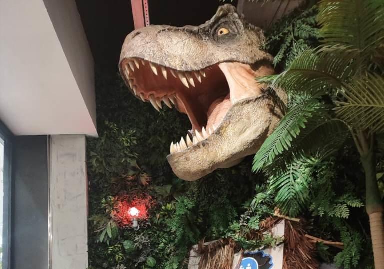 Jurassic Park Burger no Golden Square Shopping. O Parque dos Dinossauros no ABC