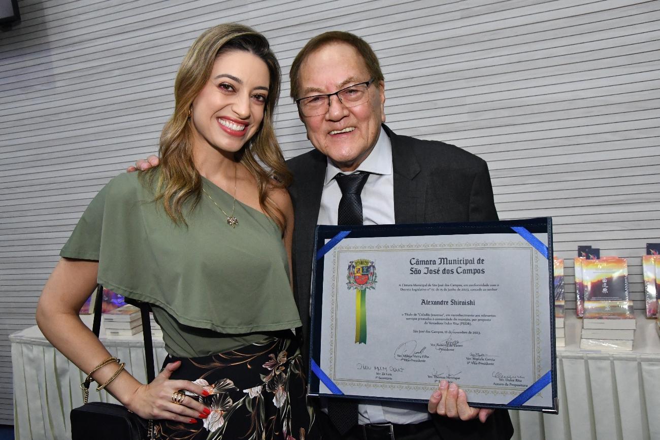 Alexandre Shiraishi da Universo ganha homenagem na Câmara de SJC