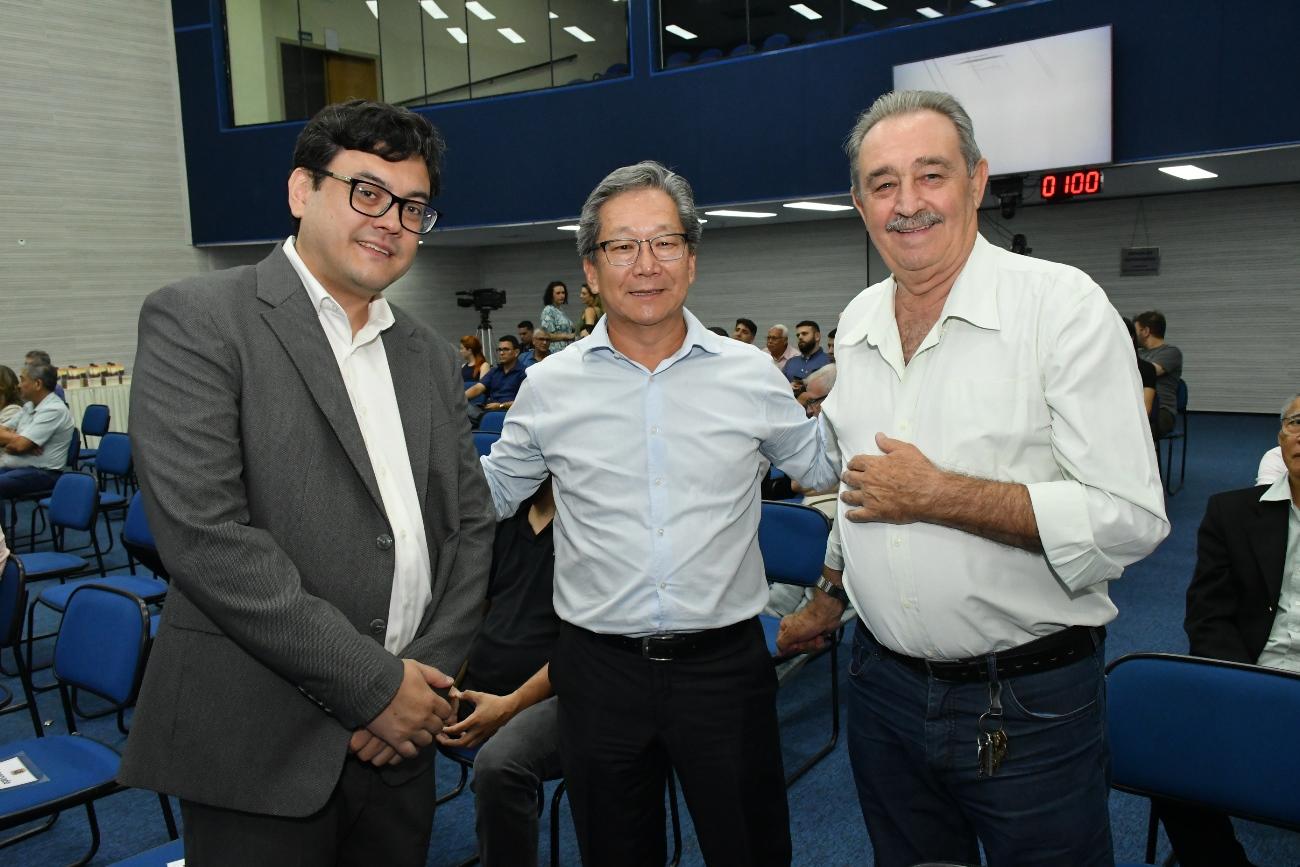 Alexandre Shiraishi da Universo ganha homenagem na Câmara de SJC