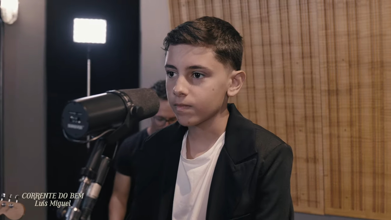 Cantor Luis Miguel durante gravação do videoclipe