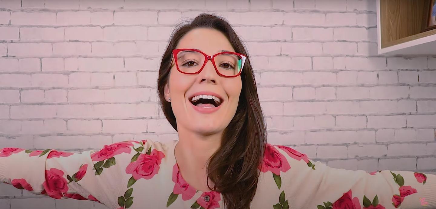 Bia Napolitano é uma influenciadora digital (Foto: Reprodução/ YouTube)