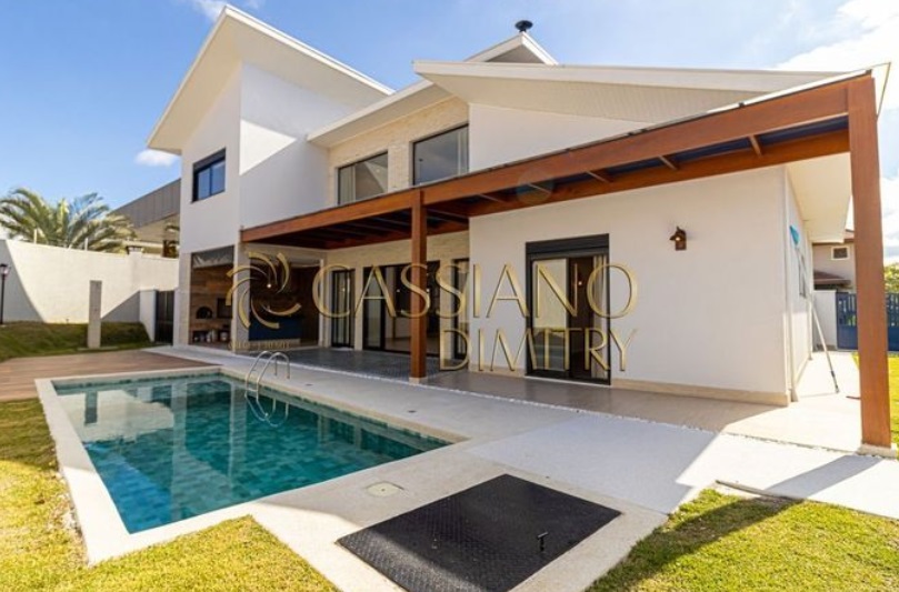 Casa com sobrado no Urbanova