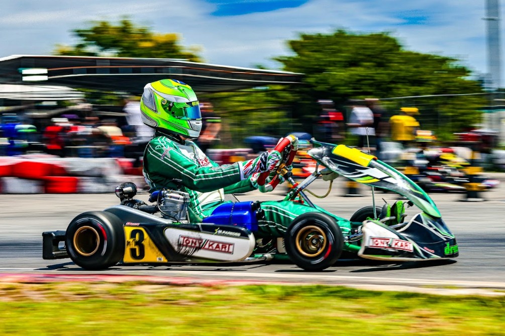 Falamos com o piloto brasileiro Manuel Paredes. Aos 15 anos de idade, tem se destacado nas pistas de kart