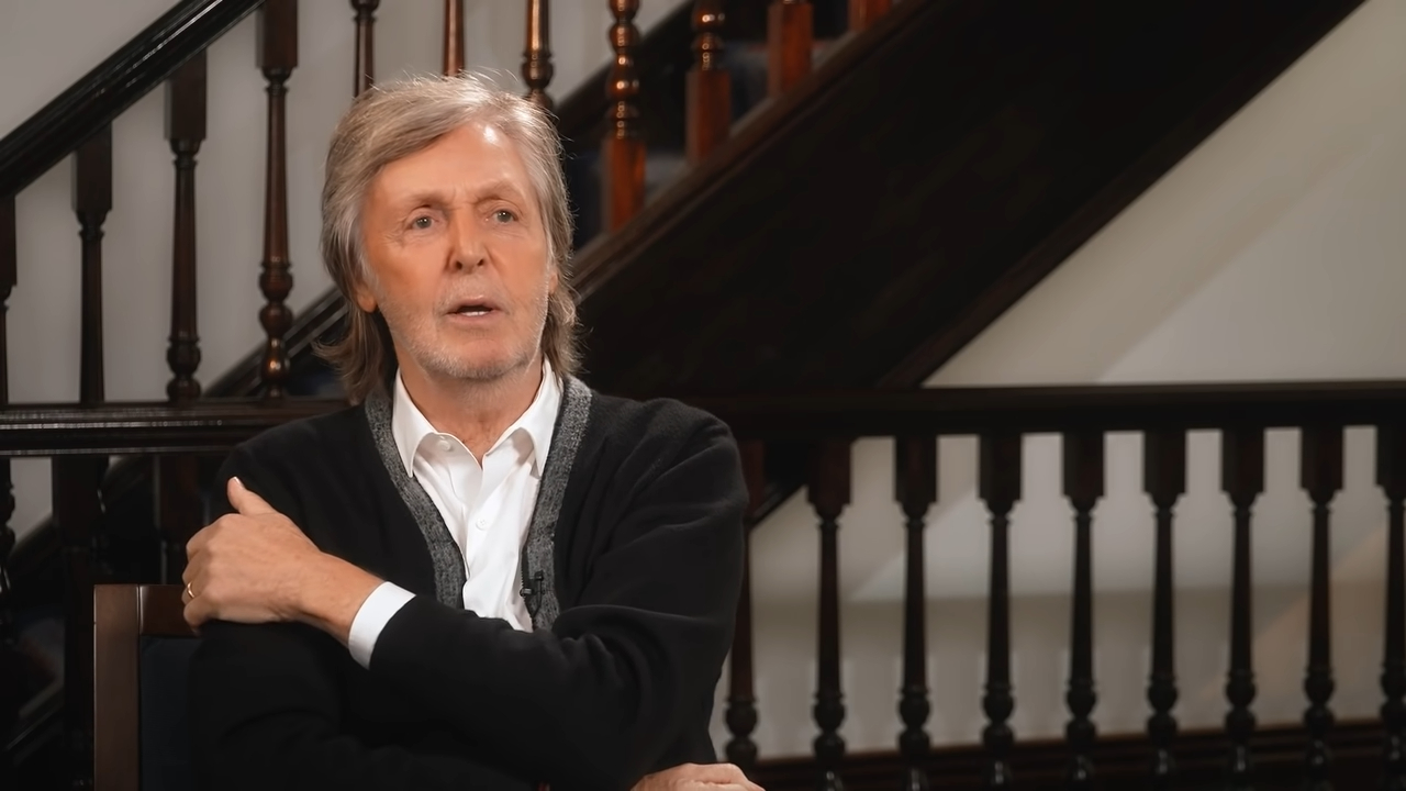 Paul McCartney em entrevista sobre biografia (Foto: Reprodução/ YouTube)