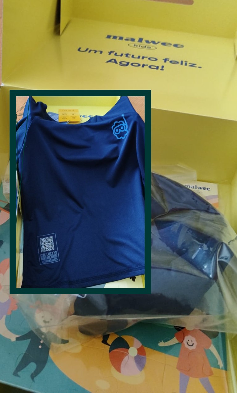 Camiseta azul de piscina com QR Code da Malwee Kids