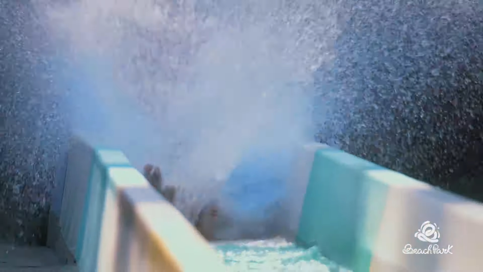 Surreal atração do Beach Park em Fortaleza (Foto: Reprodução/ YouTube)