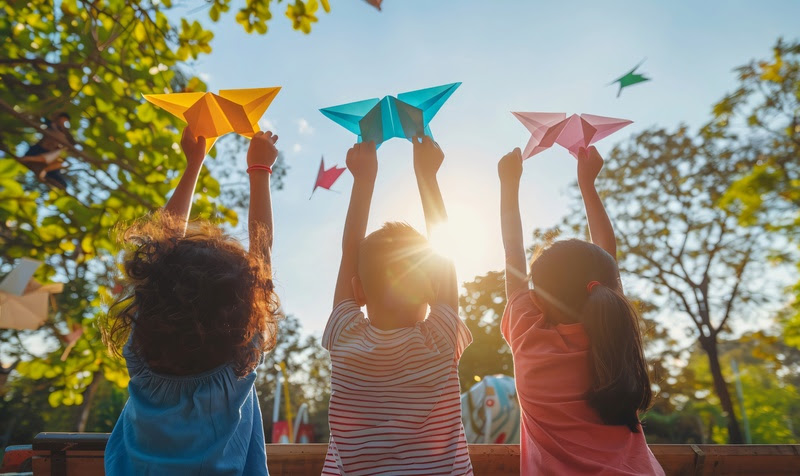 Você sabia que colas artísticas são aliadas no desenvolvimento das crianças no ambiente escolar e em atividades com a família?