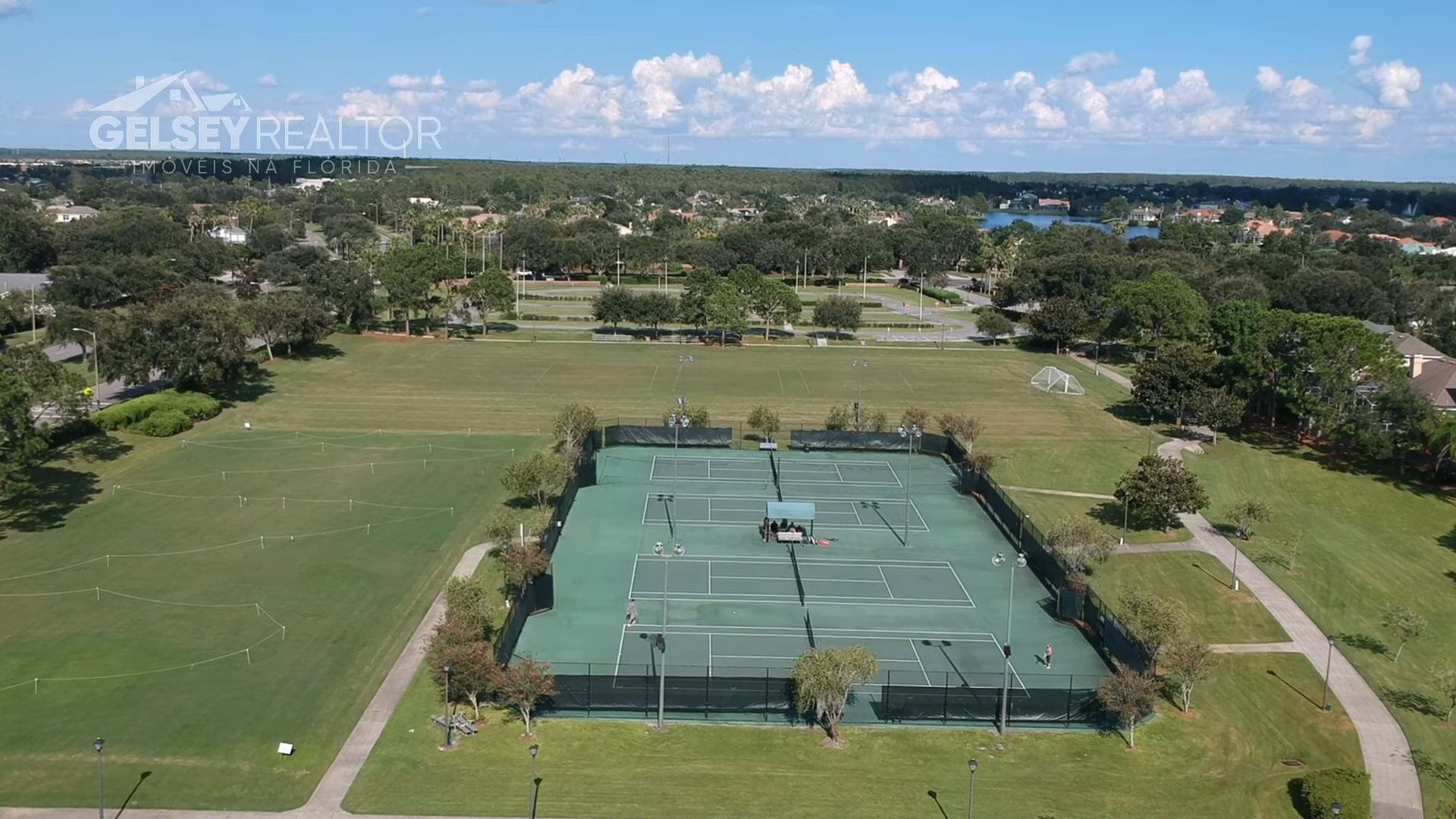 Visão aérea dos parques do bairro Hunters Creek em Orlando nos EUA