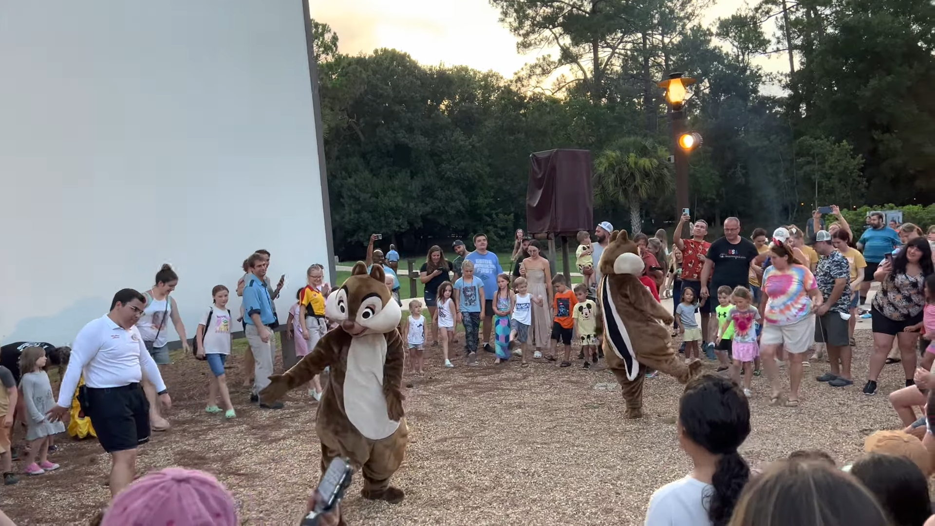 Chip N Dales Campfire Sing-A-Long Tico e Teco em Orlando