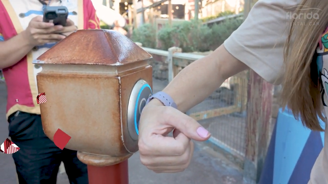 Pulseira de ingressos da Disney em Orlando (Foto: Reprodução/ YouTube)
