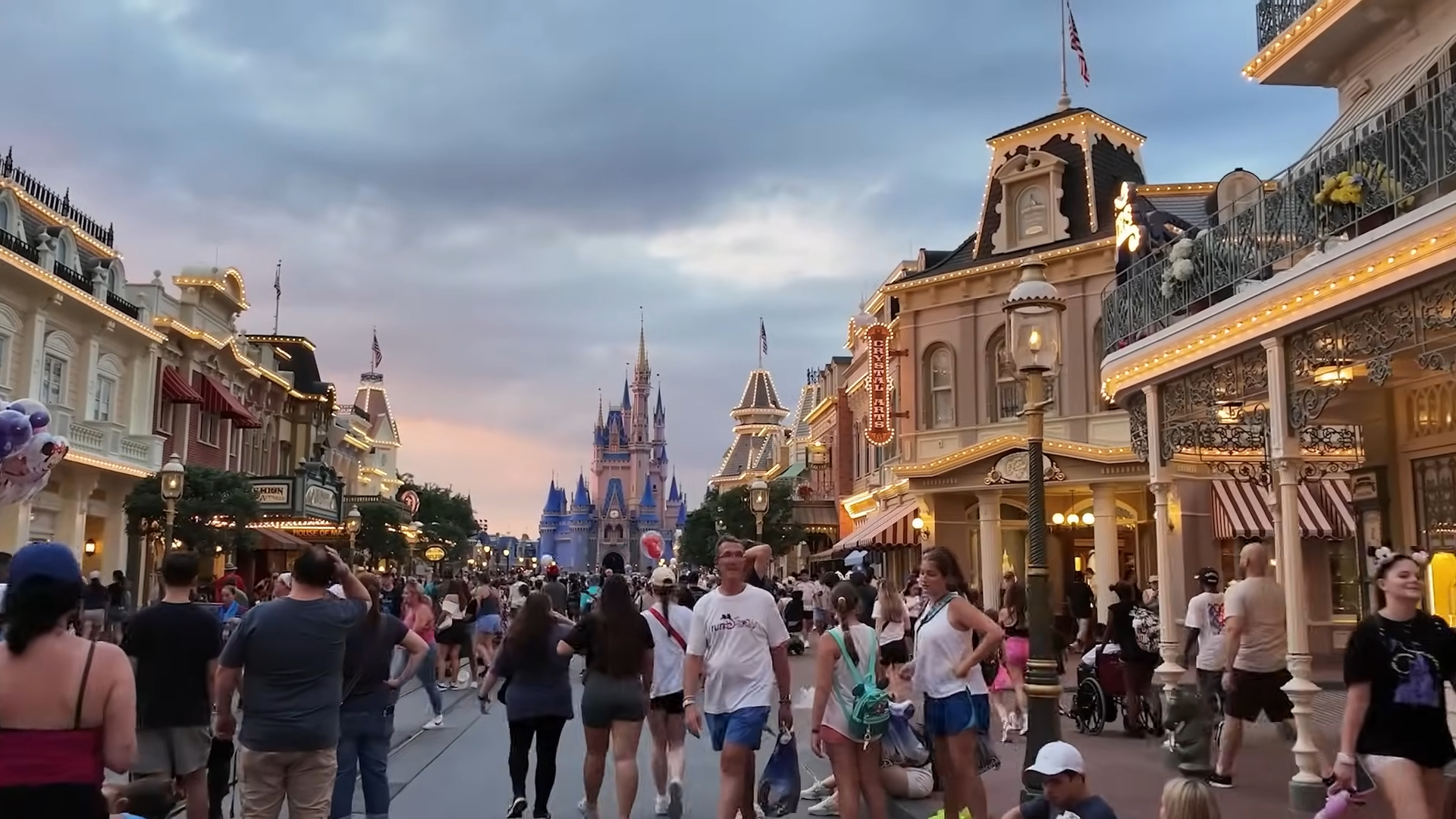 Magic Kingdom em Orlando nos EUA em dia nublado