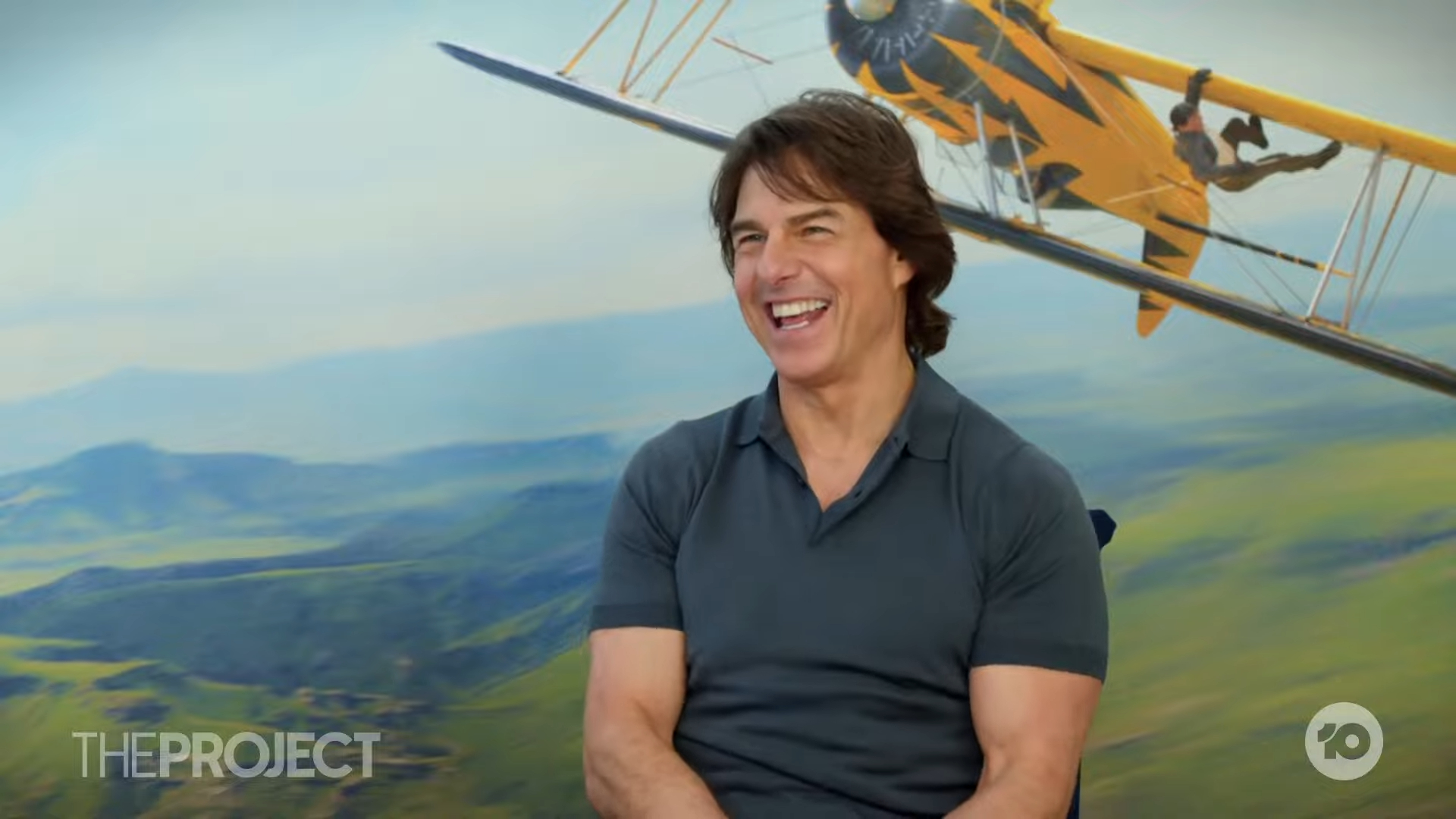 Tom Cruise em entrevista sobre ser baixinho (Foto: Reprodução/ YouTube)
