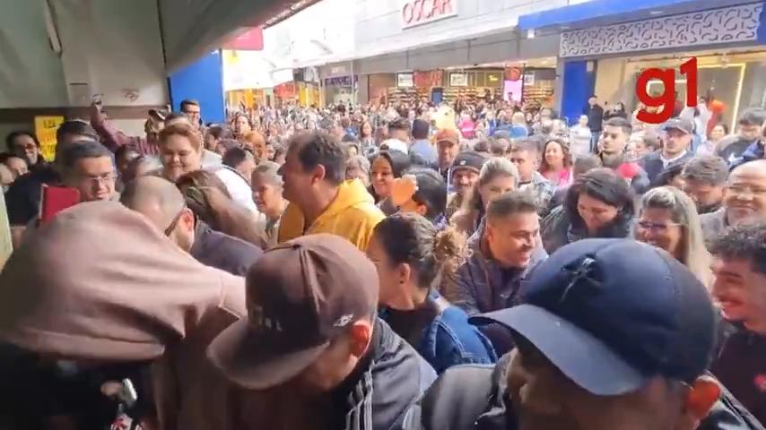 Fila no Calçadão na inauguração do Busca Busca em São José