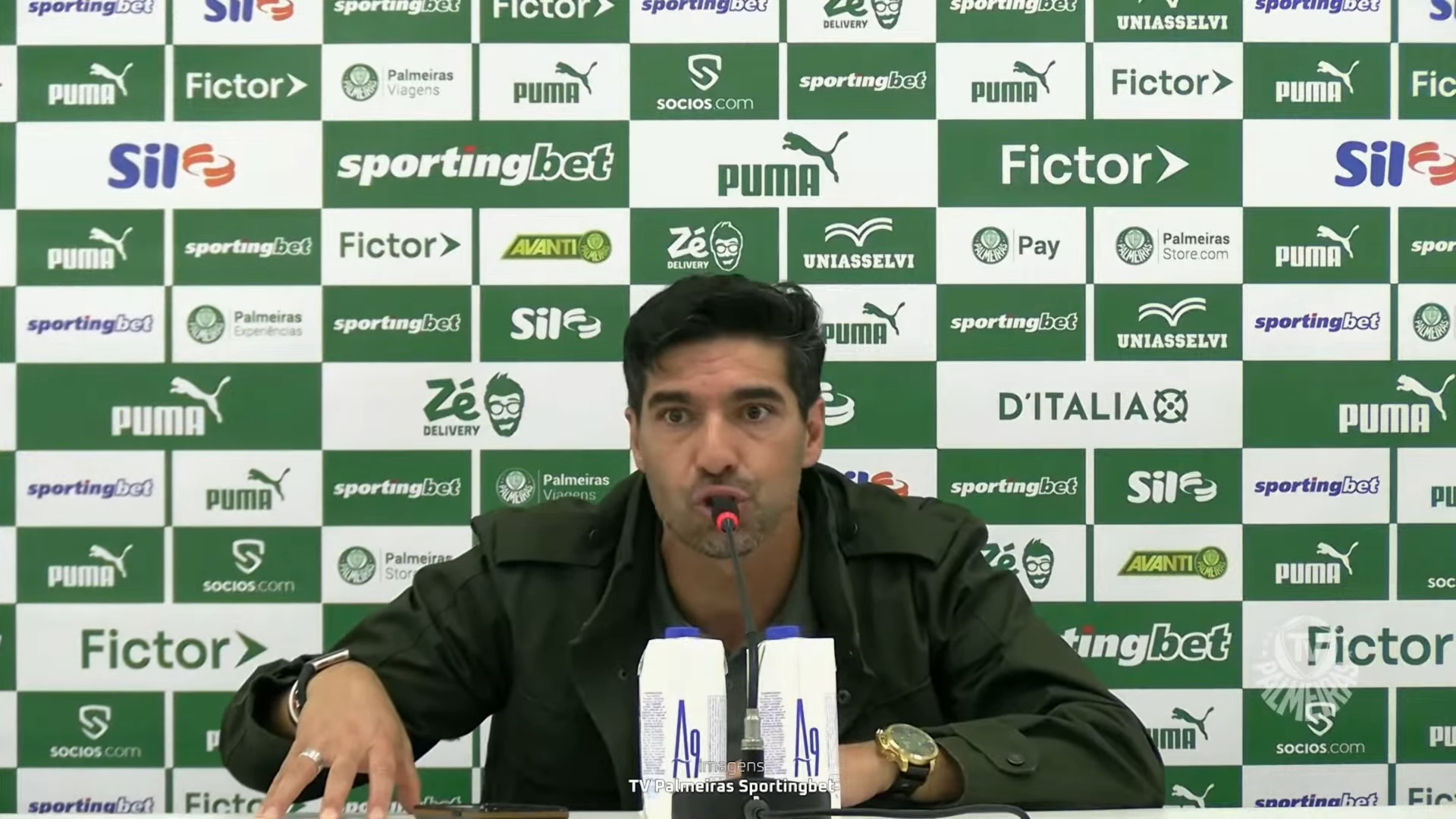 Abel Ferreira é defendido por Tiago Leifert