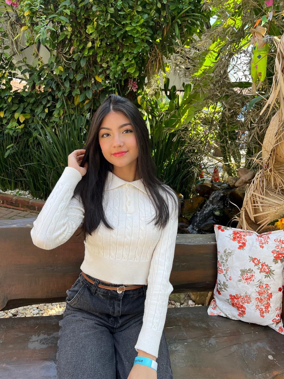 Influenciadora Mayumi Kuramoto em ensaio de fotos