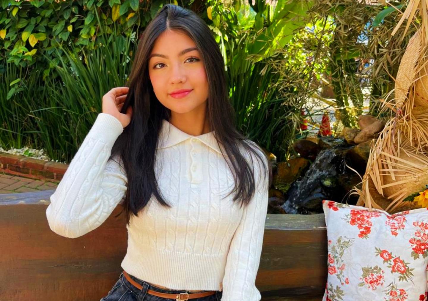 Influenciadora Mayumi Kuramoto em ensaio de fotos