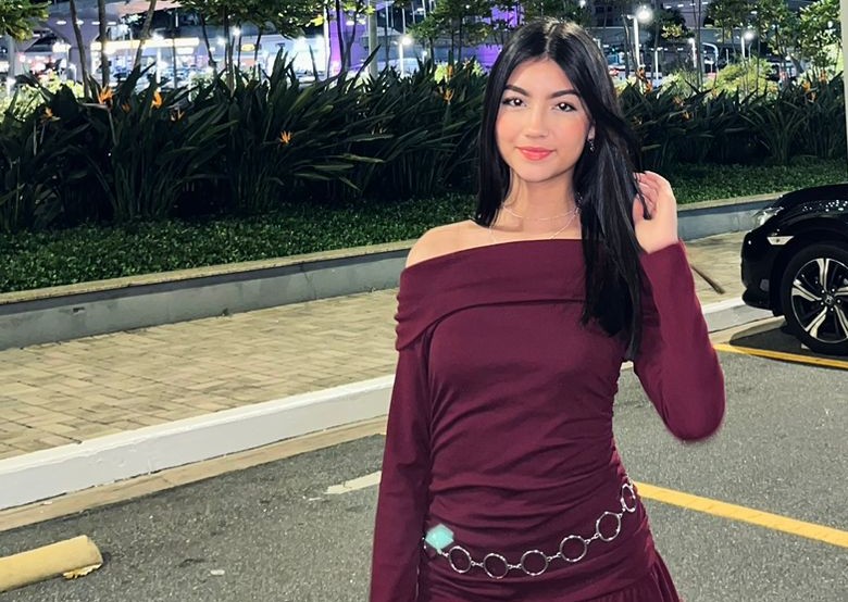 Influenciadora Mayumi Kuramoto em ensaio de fotos