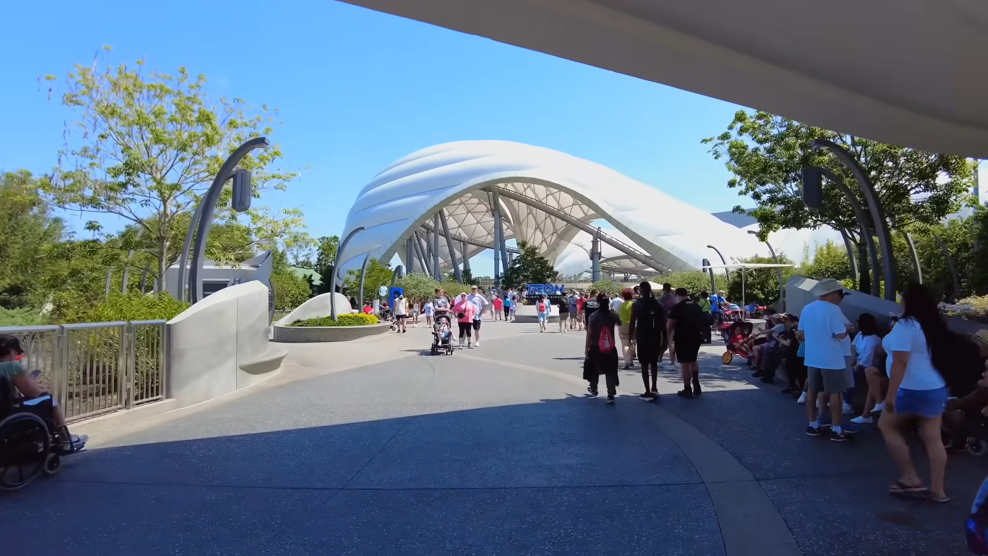 Um dia de parques na Disney em Orlando (Foto: Reprodução / Youtube)