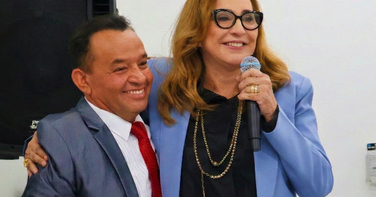 Dra. Maria Eliza de Aguiar e Silva, mantenedora da FSA; e Raimundo Oliveira, diretor-geral da faculdade Santo Antônio em Caçapava