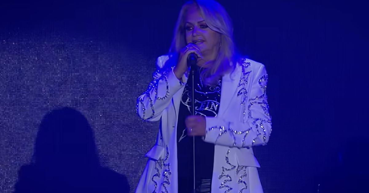 Cantora Bonnie Tyler durante show