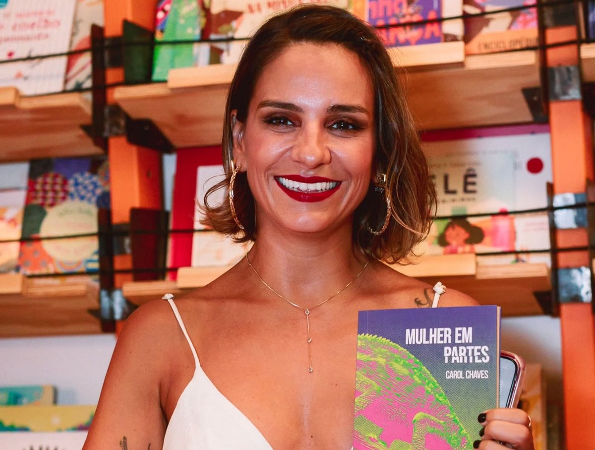 Ana Paula Torquetti comanda noite de lançamento do livro na Livraria Mantiqueira em São José dos Campos