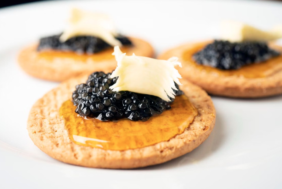 Caviar! Entenda por que a origem, a espécie, a conservação e o modo de produção influenciam o sabor, a qualidade e o preço de uma das iguarias mais conhecidas