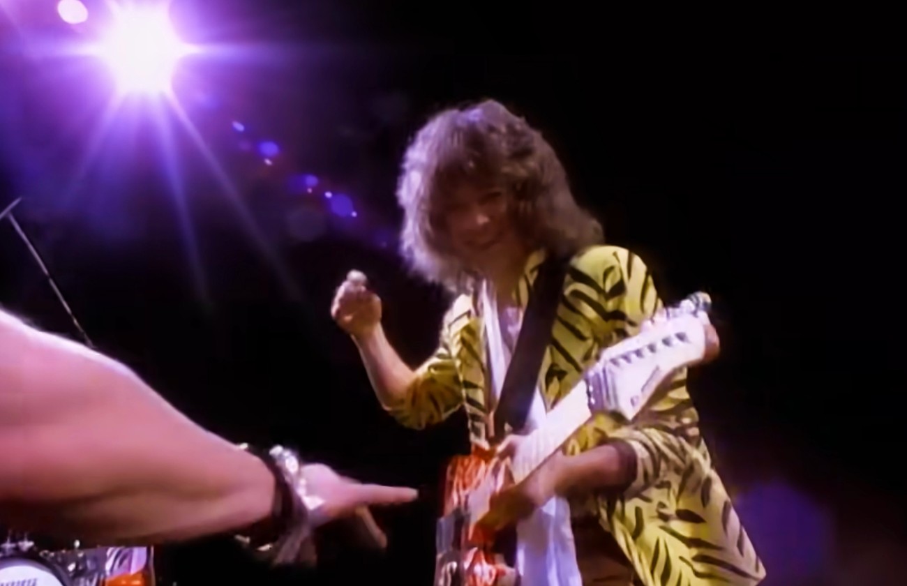 Van Halen no clipe da música Jump