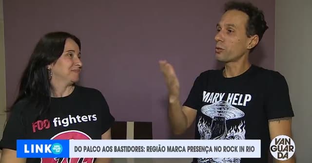 Casal fã do Foo Fighters em São José dos Campos (Foto: Reprodução / Globoplay)