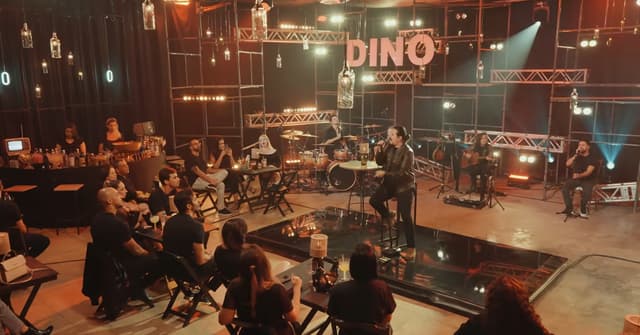 Dino Fonseca durante show (Foto: Reprodução / Youtube)