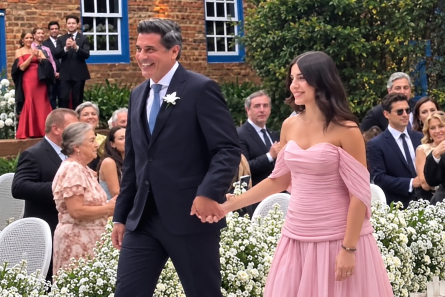 Edu Guedes com a filha na cerimônia do casamento