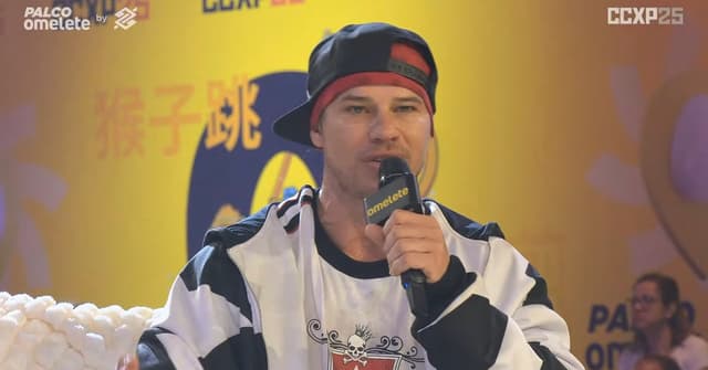 José Loreto como Chorão no palco antes de filme (Foto: Reprodução / Youtube)
