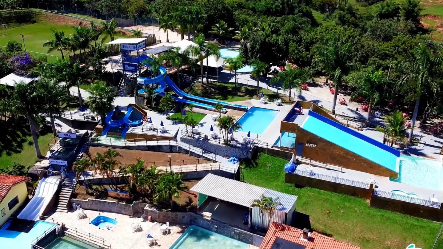 Complexo em Guararema reúne hotel, piscinas aquecidas, atrações para crianças e adultos e restaurante; hospedagem inclui acesso ao parque e opções de lazer para toda a família
