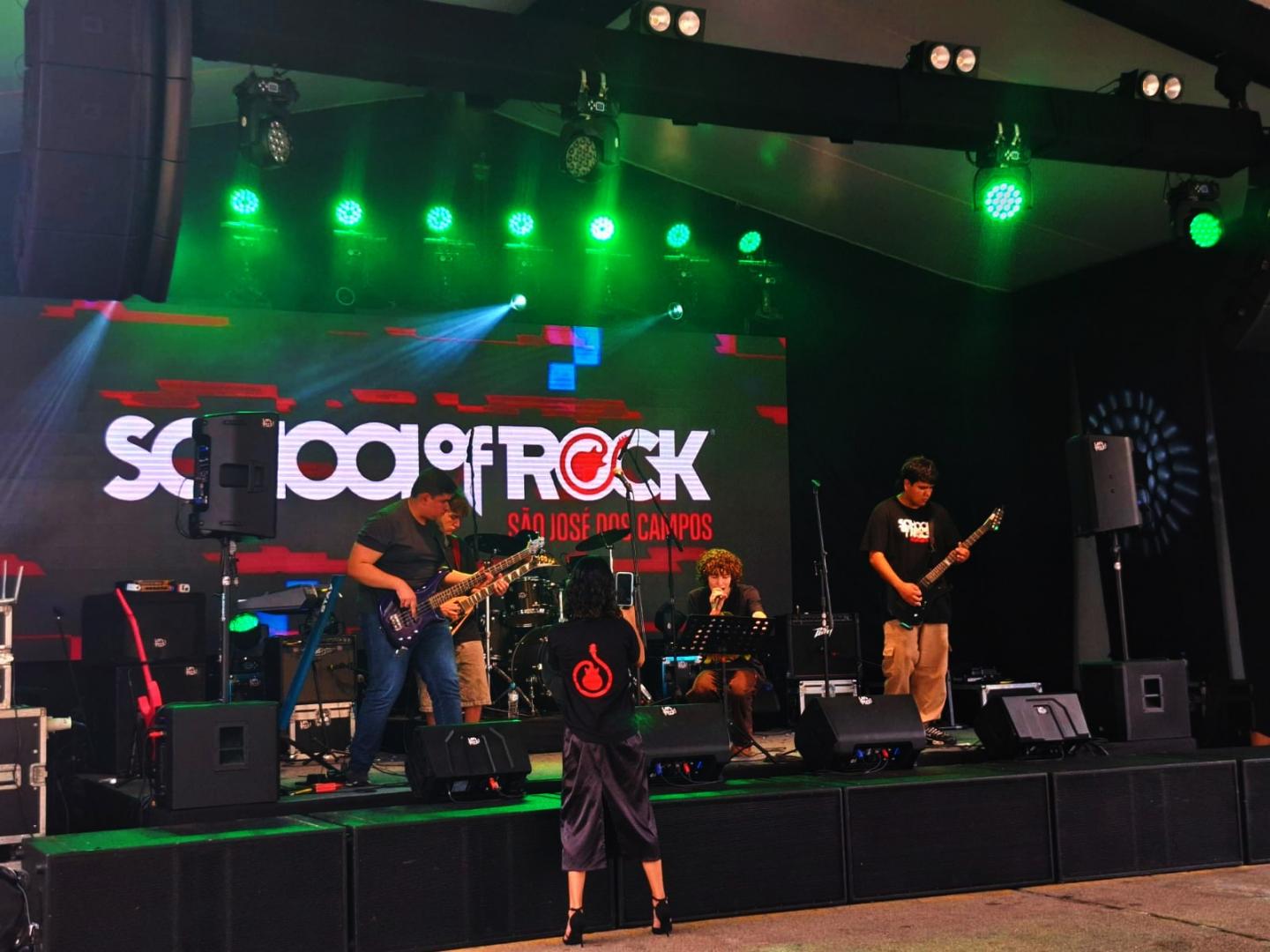 Show da School of Rock no Center Vale em SJC (Foto: OsPaparazzi)