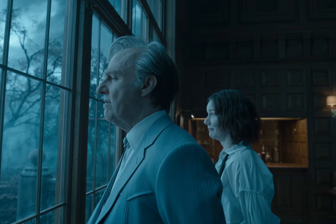 Dirigido por Alejandro González Iñárritu, longa mistura sátira, desastre ambiental e comédia sombria; Tom Cruise está irreconhecível?