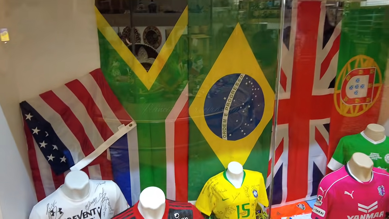 Sala das Promessas no Santuário de Aparecida reúne objetos de celebridades