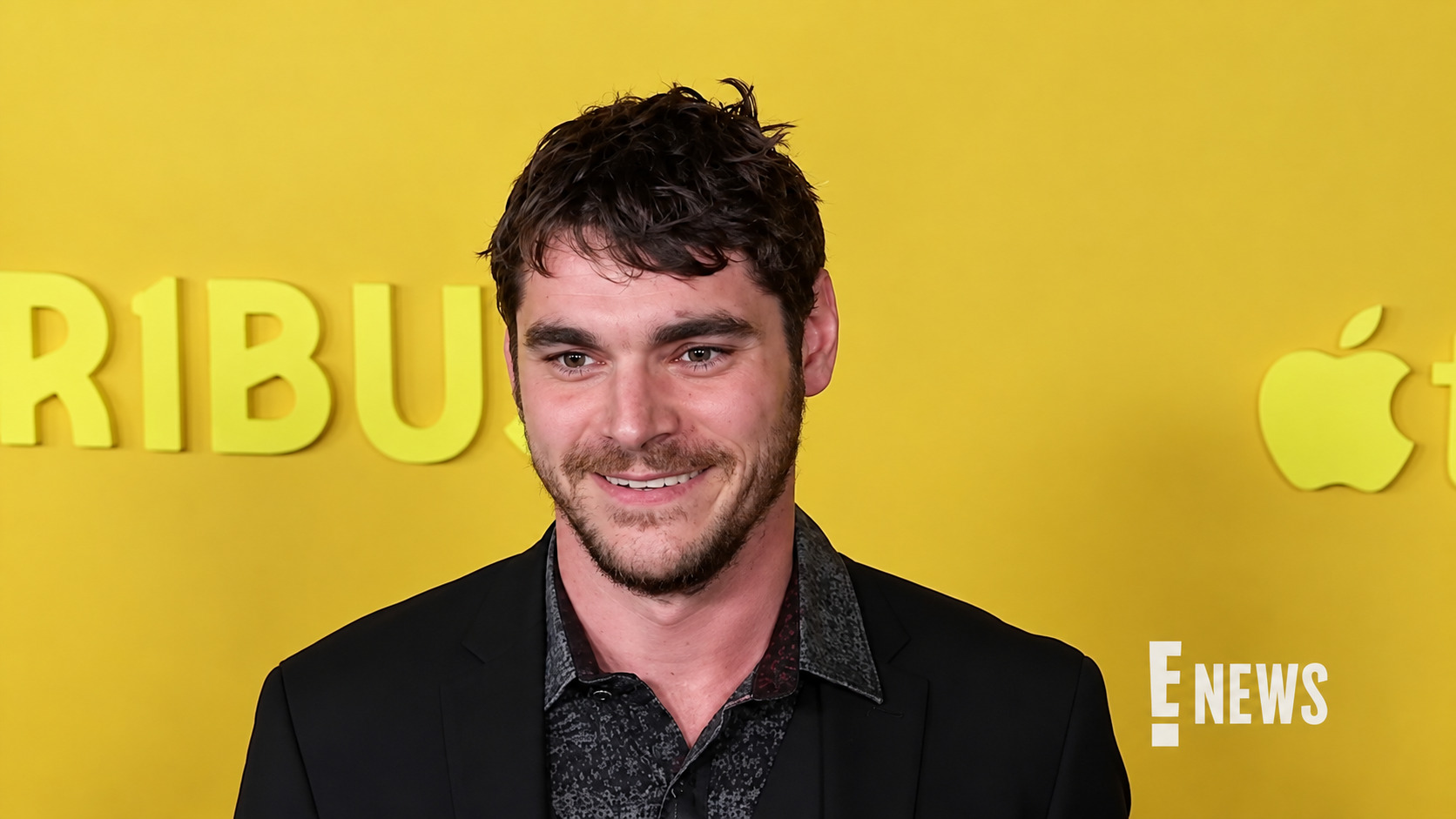 Bryan Cranston, Aaron Paul e Dean Norris lamentaram a perda do artista, que interpretou Walter White Jr. na série