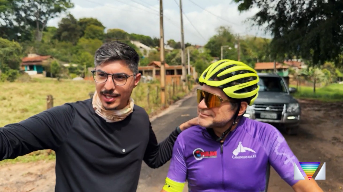 Ele estava indo de bicicleta para Aparecida, demonstrando sua fé em Nossa Senhora, quando encontrou o jornalista Zé Eymard